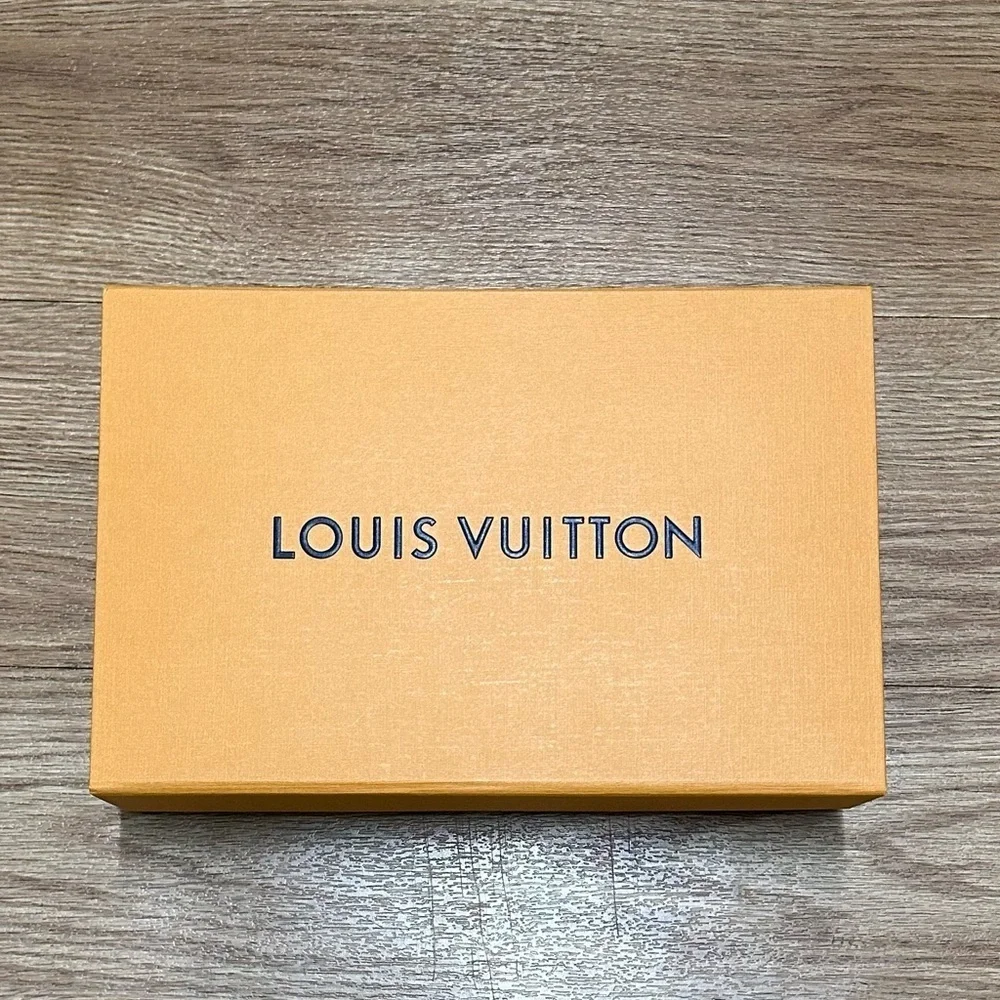 Louis Vuitton Horizon 50 Cover